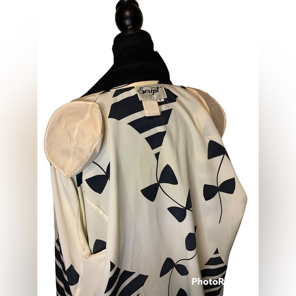 Script ladies shirt in size 10 - Picture 7 of 9